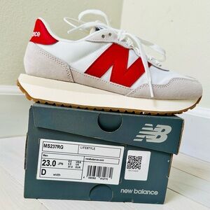 Unisex Sneakers brand new never worn